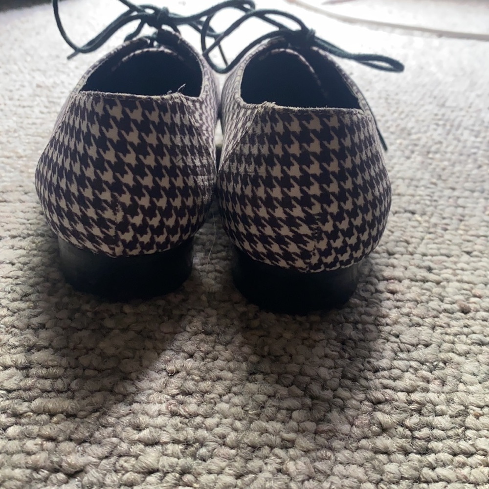 Shoes - Picture 3 of 4